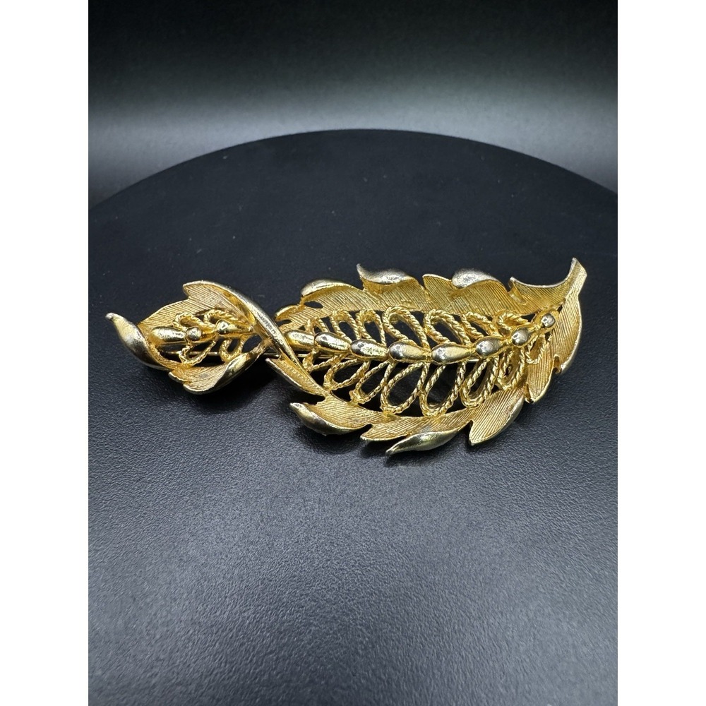 Vintage Lisner Gold Toned Leaf‎ Brooch - 3"